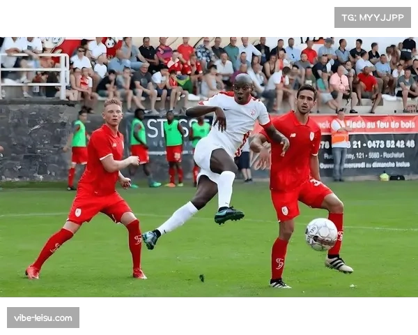 特温特三球完胜前进之鹰 稳固积分榜欧战区域位置